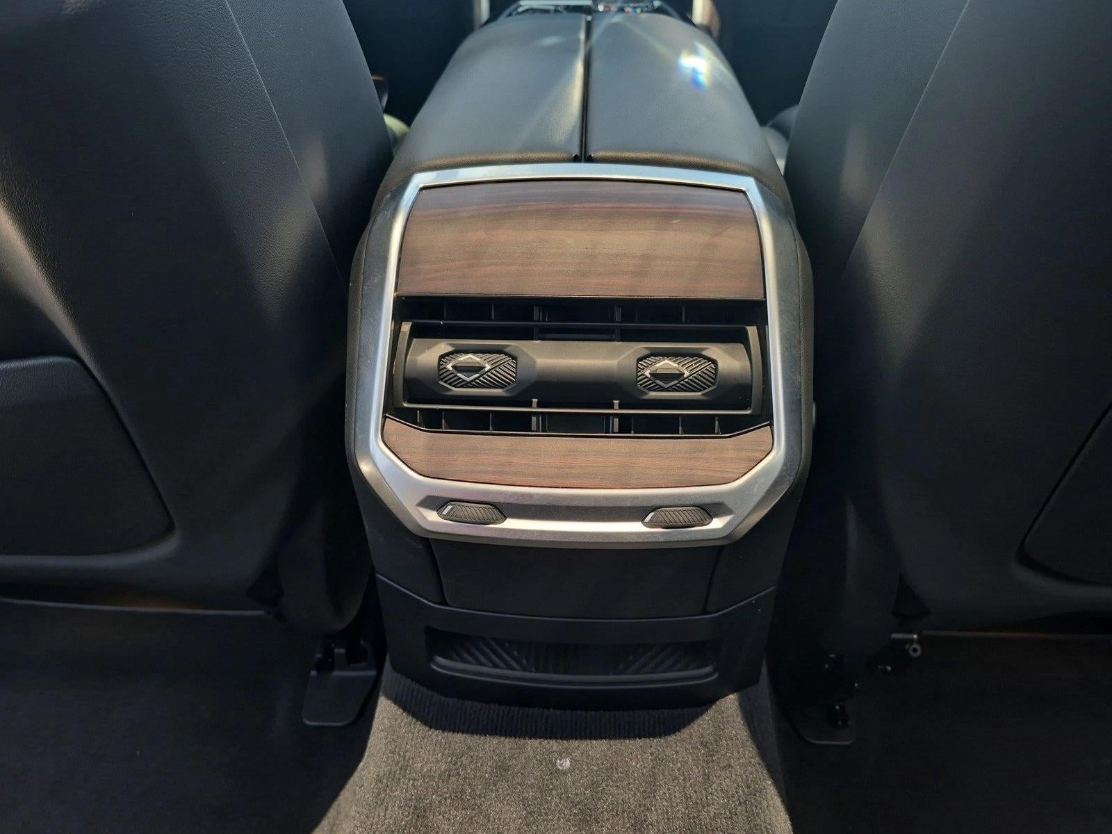 2023 BMW 740i Sedan
