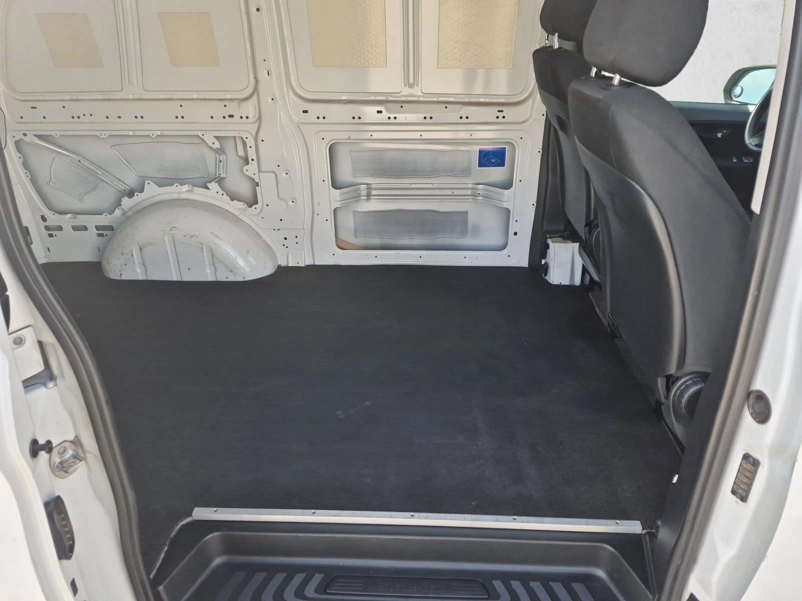 2016 Mercedes-Benz Metris Cargo Van RWD 126"