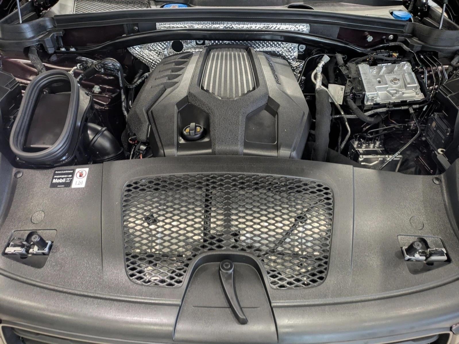2026 Porsche Macan AWD