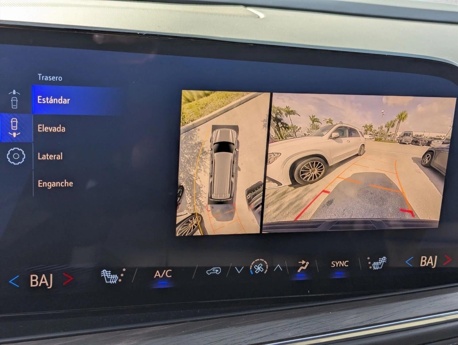 2025 Chevrolet Suburban 4WD LT