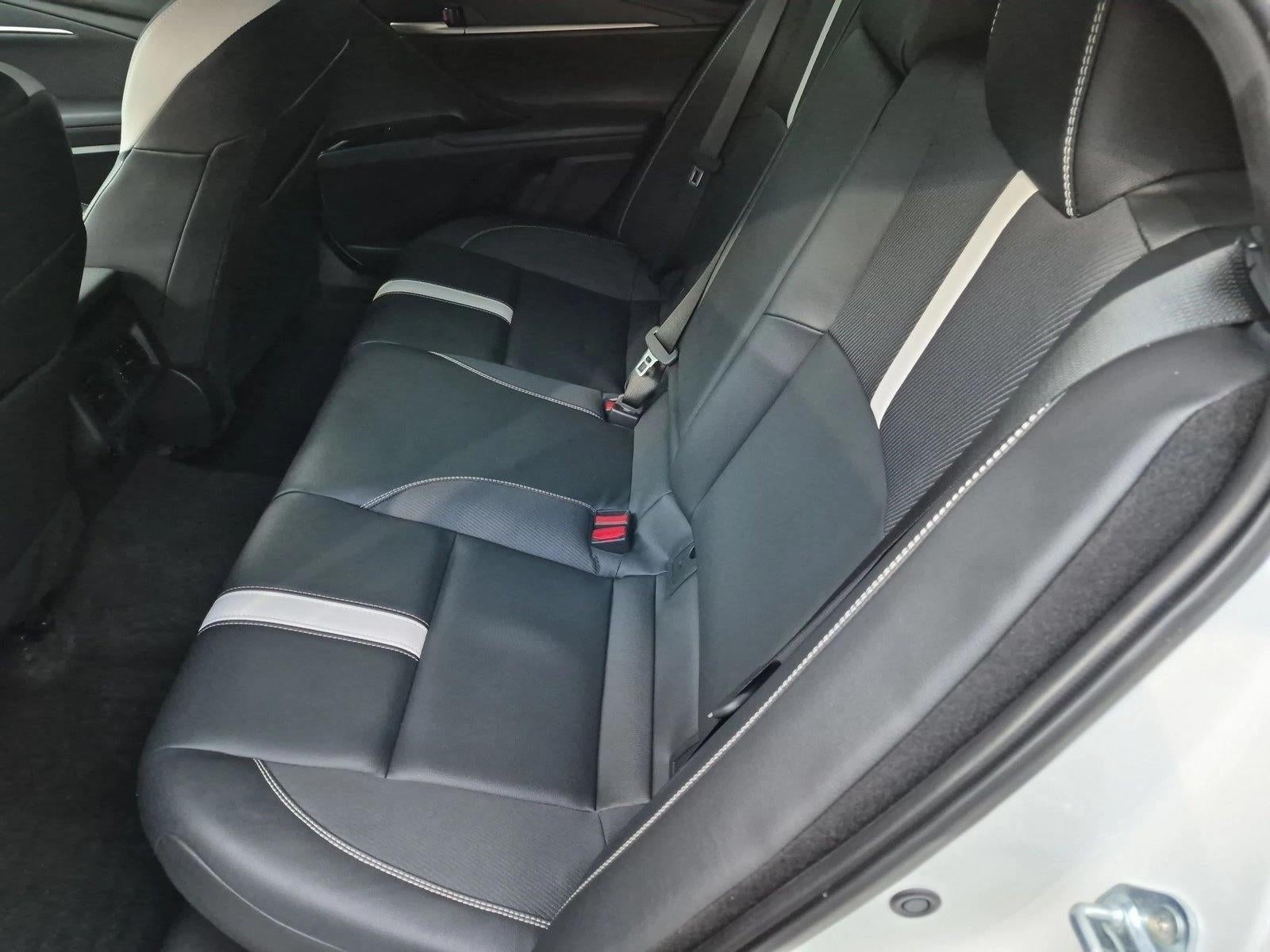 2025 Toyota Camry SE (Natl)