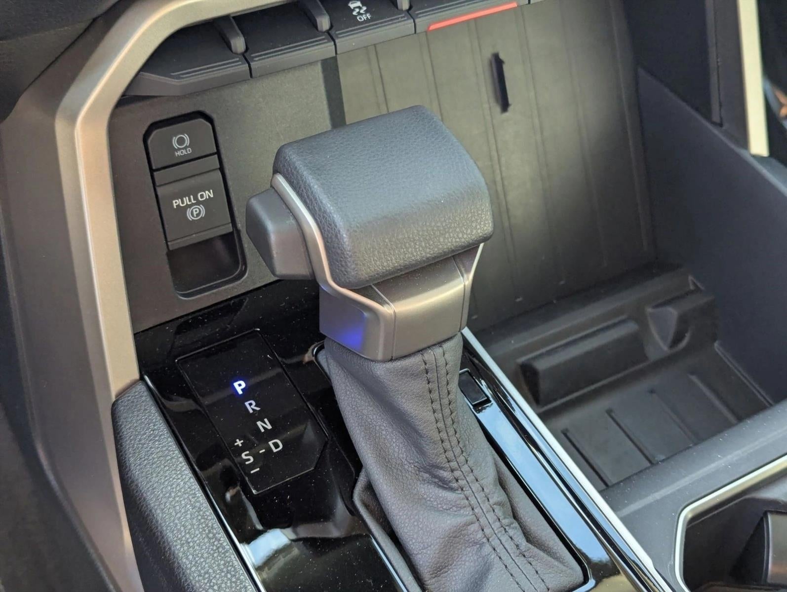 2024 Toyota Tundra 4WD 4WD SR5 CrewMax 5.5' Bed (SE)