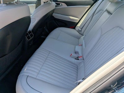 2023 Genesis G70 2.0T RWD