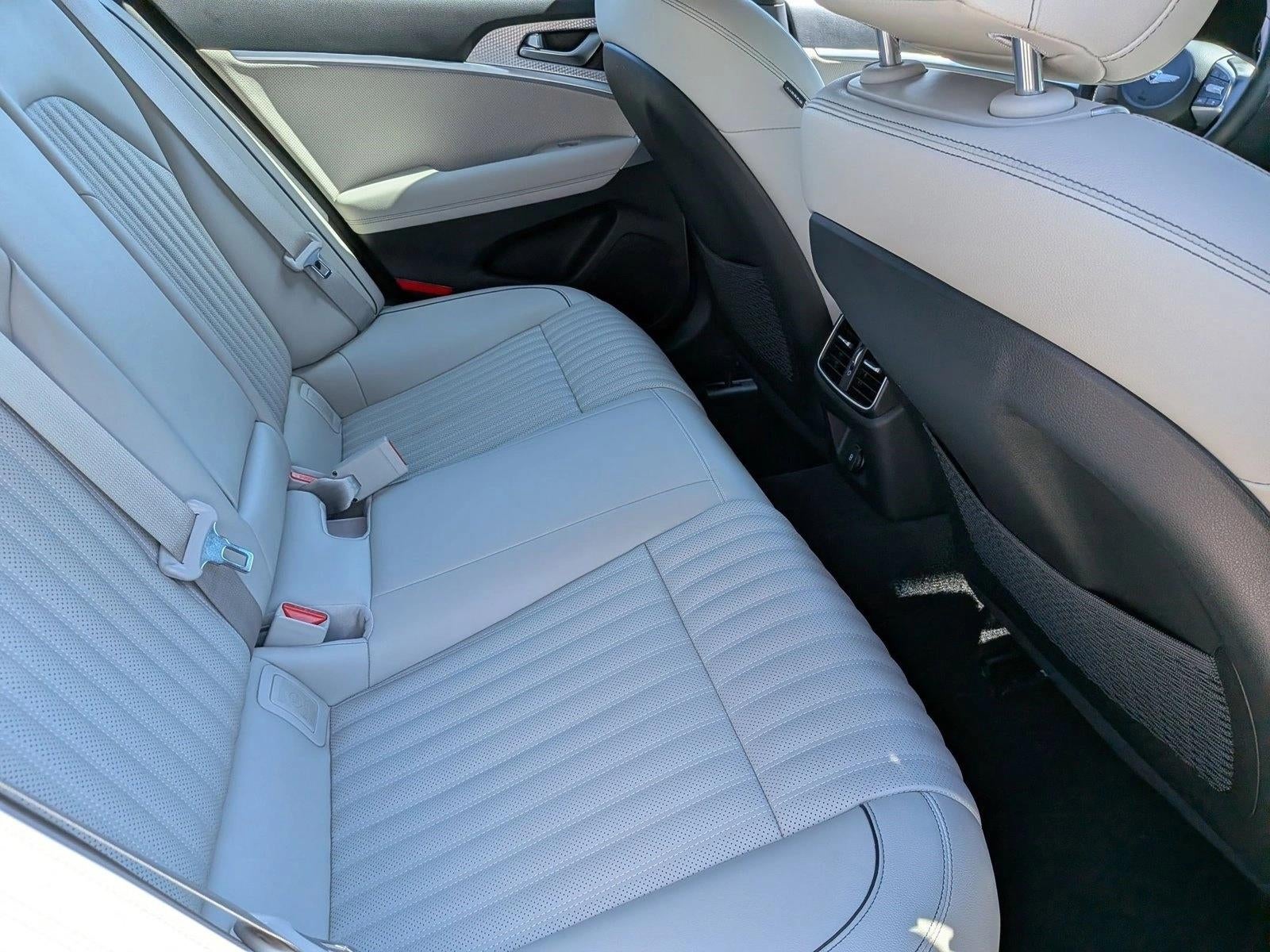 2023 Genesis G70 2.0T RWD