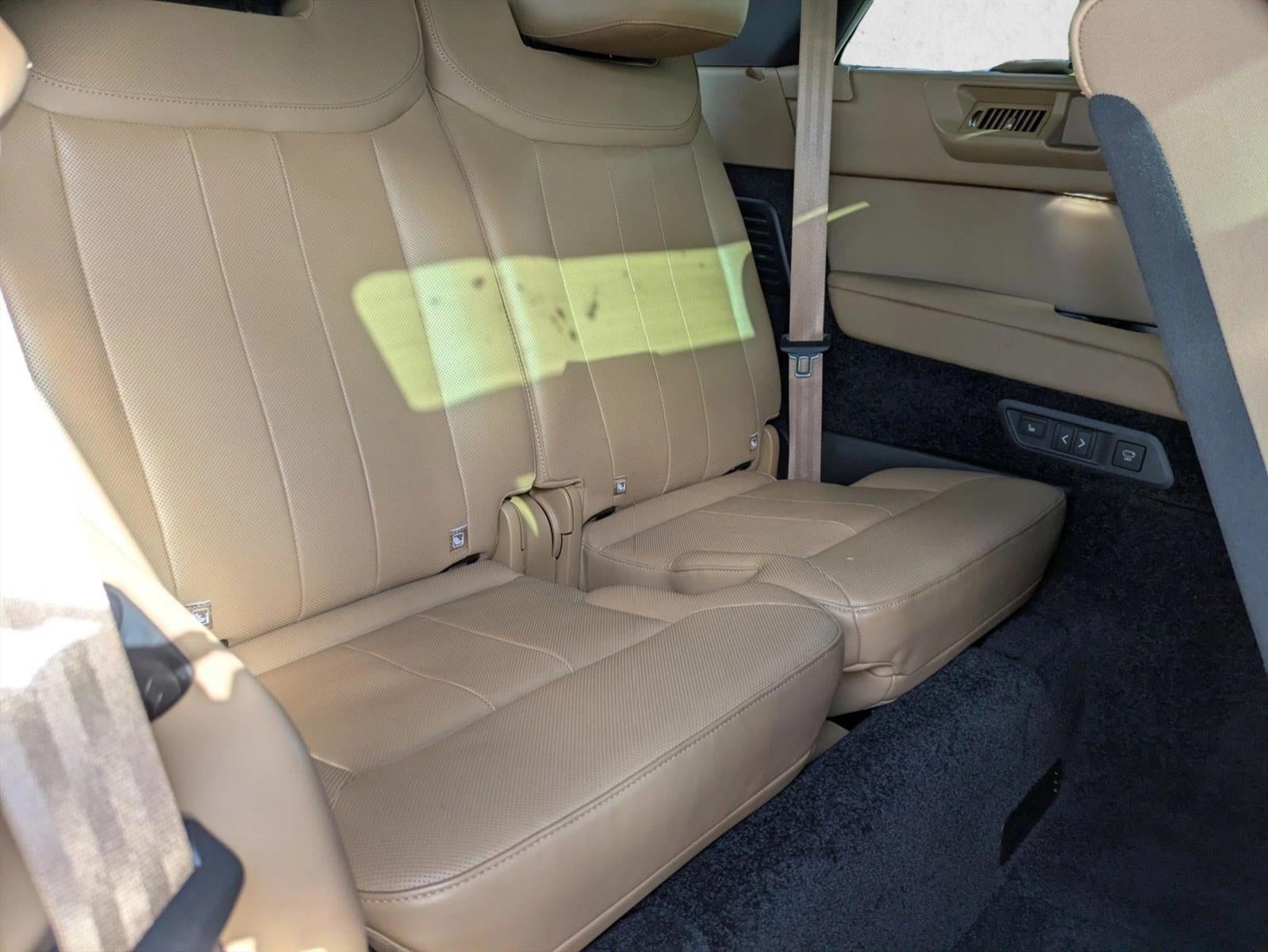 2025 Land Rover Range Rover P530 SE LWB 7 Seat