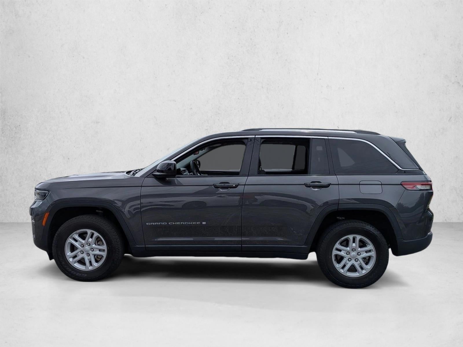 2023 Jeep Grand Cherokee Laredo 4x2
