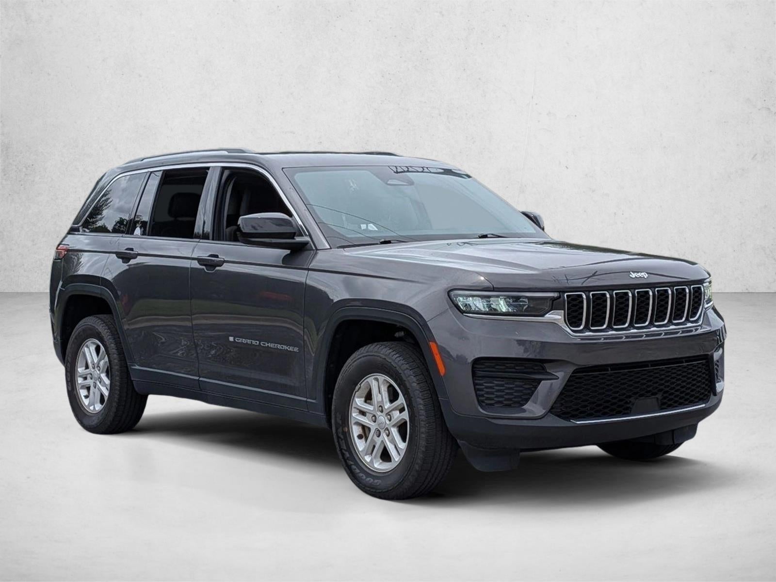 2023 Jeep Grand Cherokee Laredo 4x2