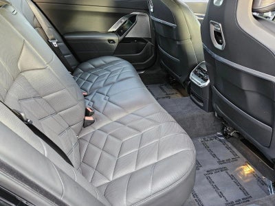 2025 BMW 740i xDrive Sedan