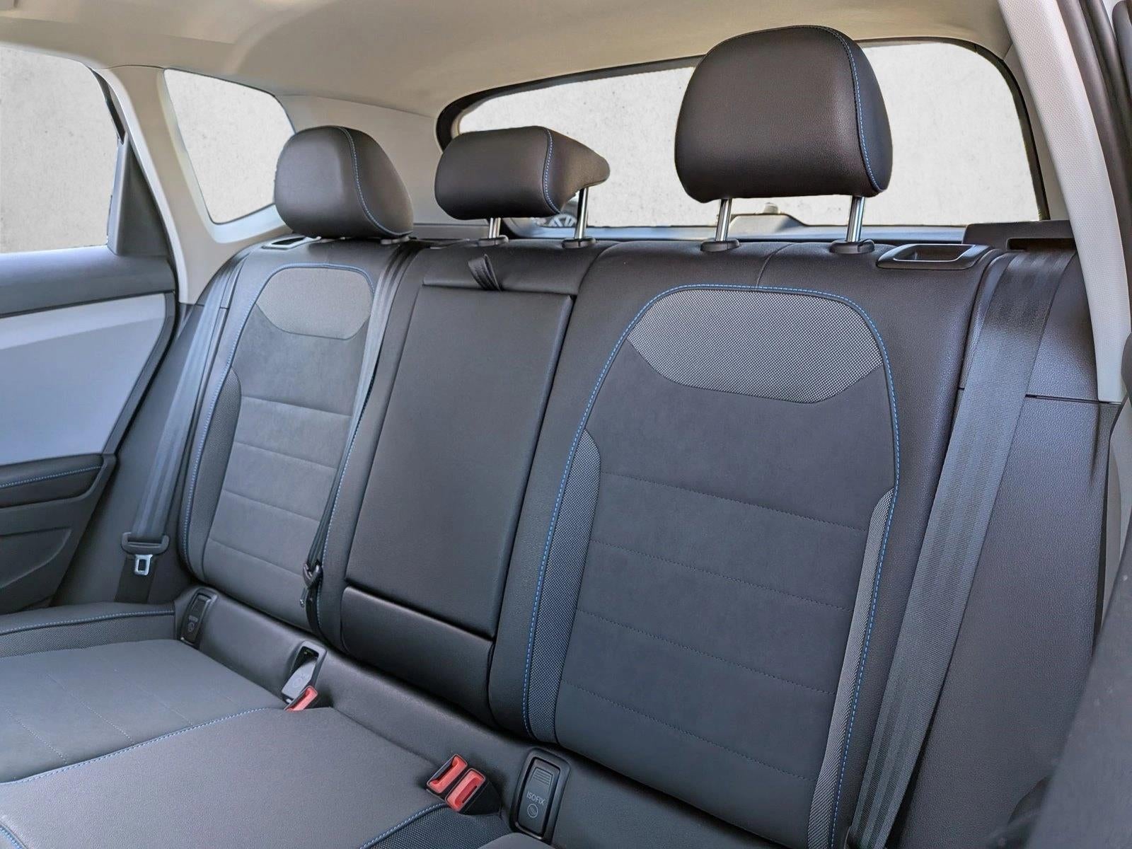 2024 Volkswagen Taos SE Black 4MOTION