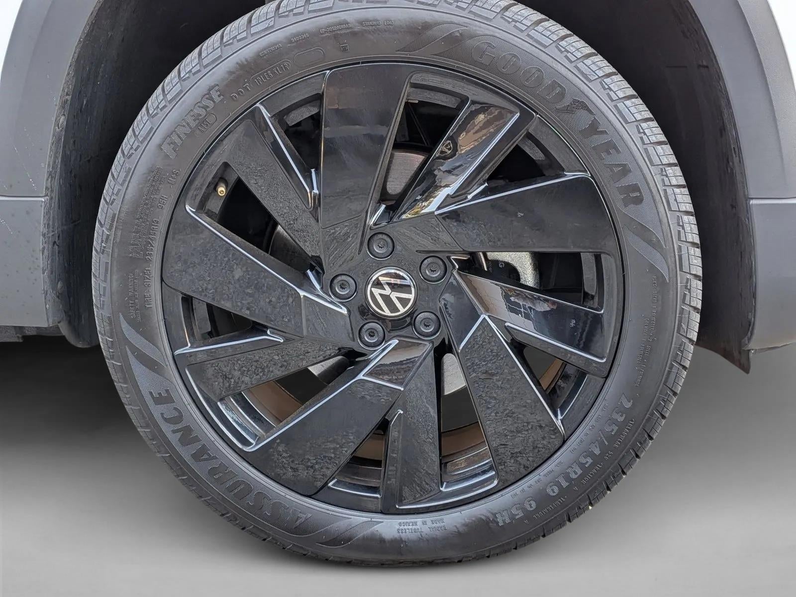 2024 Volkswagen Taos SE Black 4MOTION