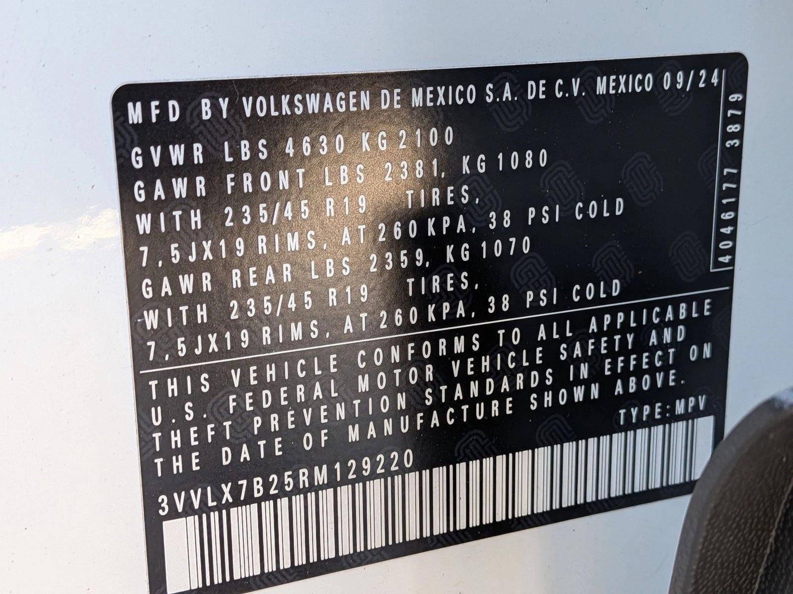 2024 Volkswagen Taos SE Black 4MOTION