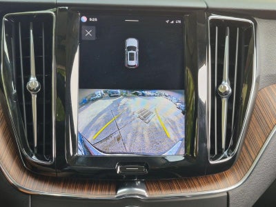 2022 Volvo XC60 B5 FWD Momentum