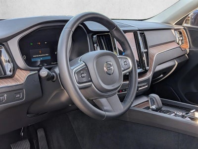 2022 Volvo XC60 B5 FWD Momentum