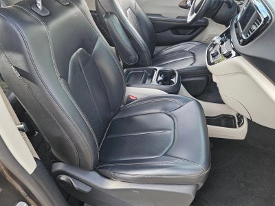 2020 Chrysler Voyager LXI FWD