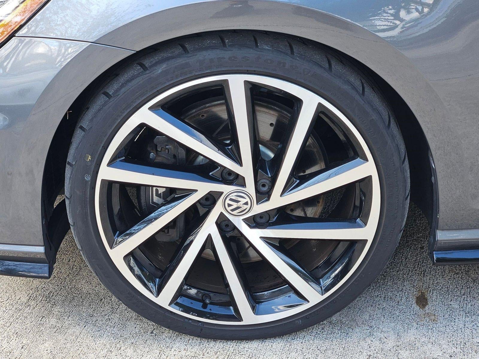 2019 Volkswagen Golf R 2.0T DSG w/DCC/Nav