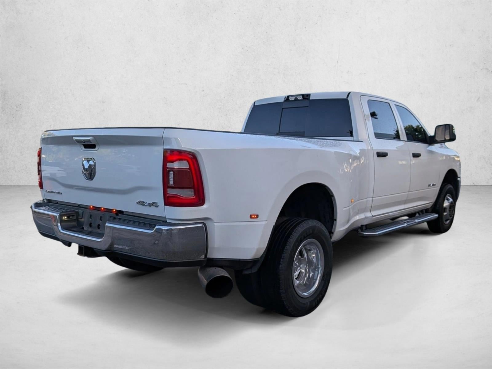 2022 RAM 3500 Tradesman 4x4 Crew Cab 8' Box