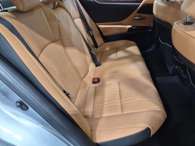 2023 Lexus ES 300h Ultra Luxury FWD