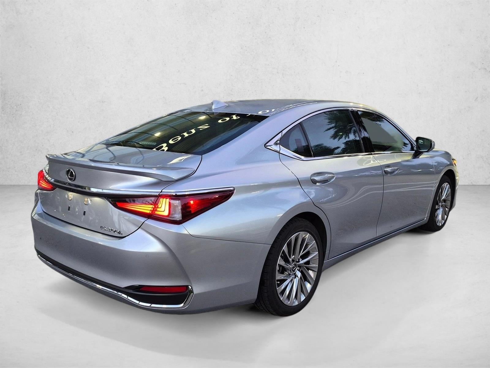 2023 Lexus ES 300h Ultra Luxury FWD