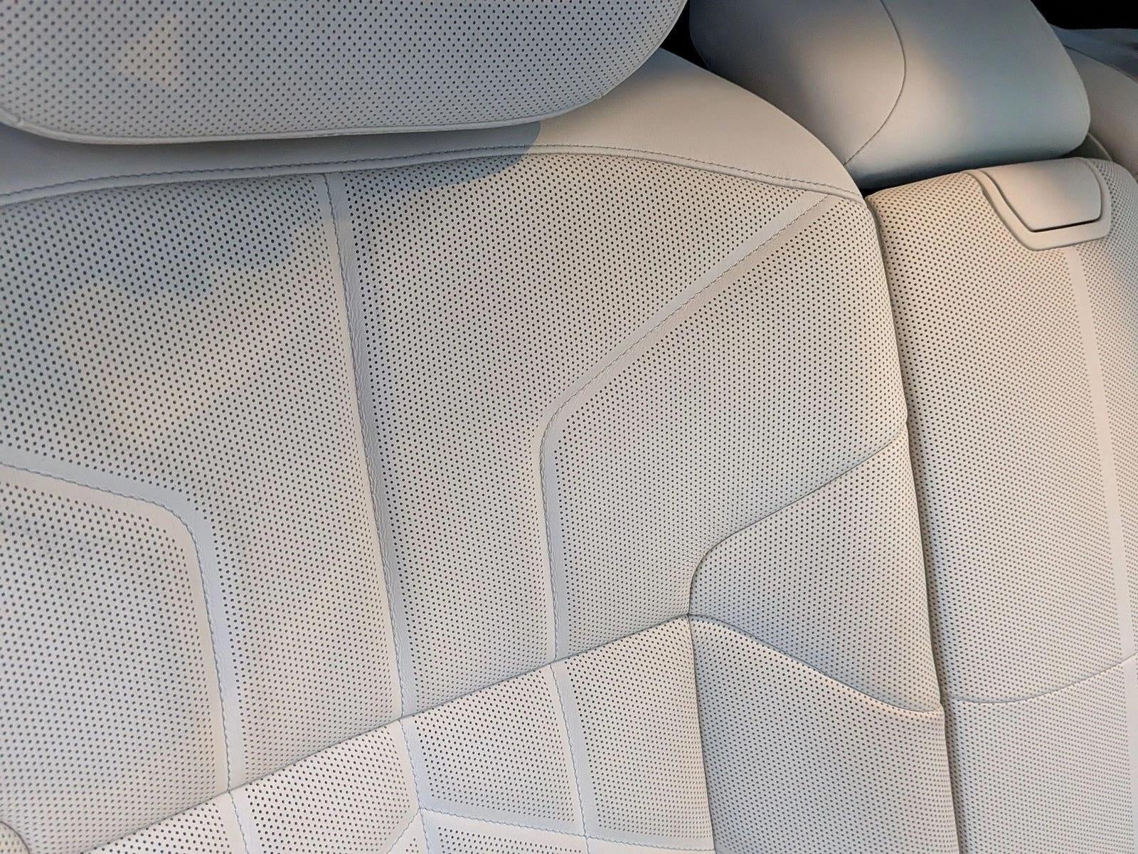 2025 BMW 740i Sedan