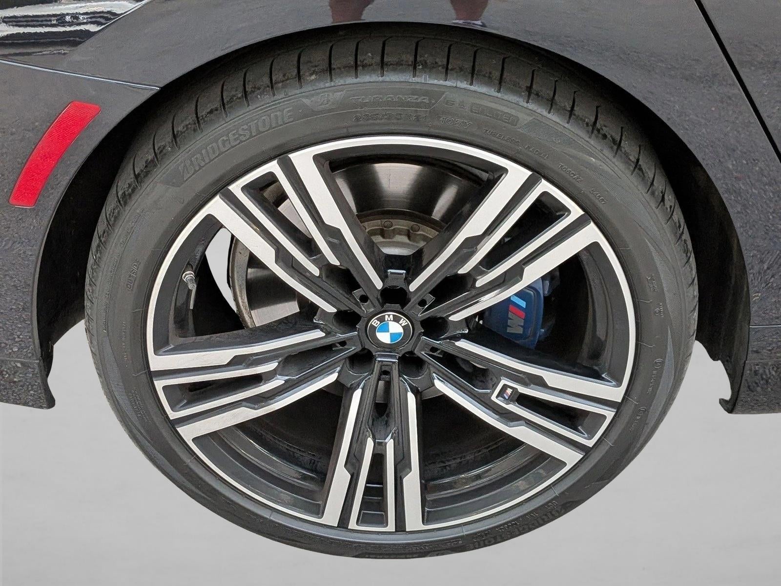 2025 BMW 740i Sedan
