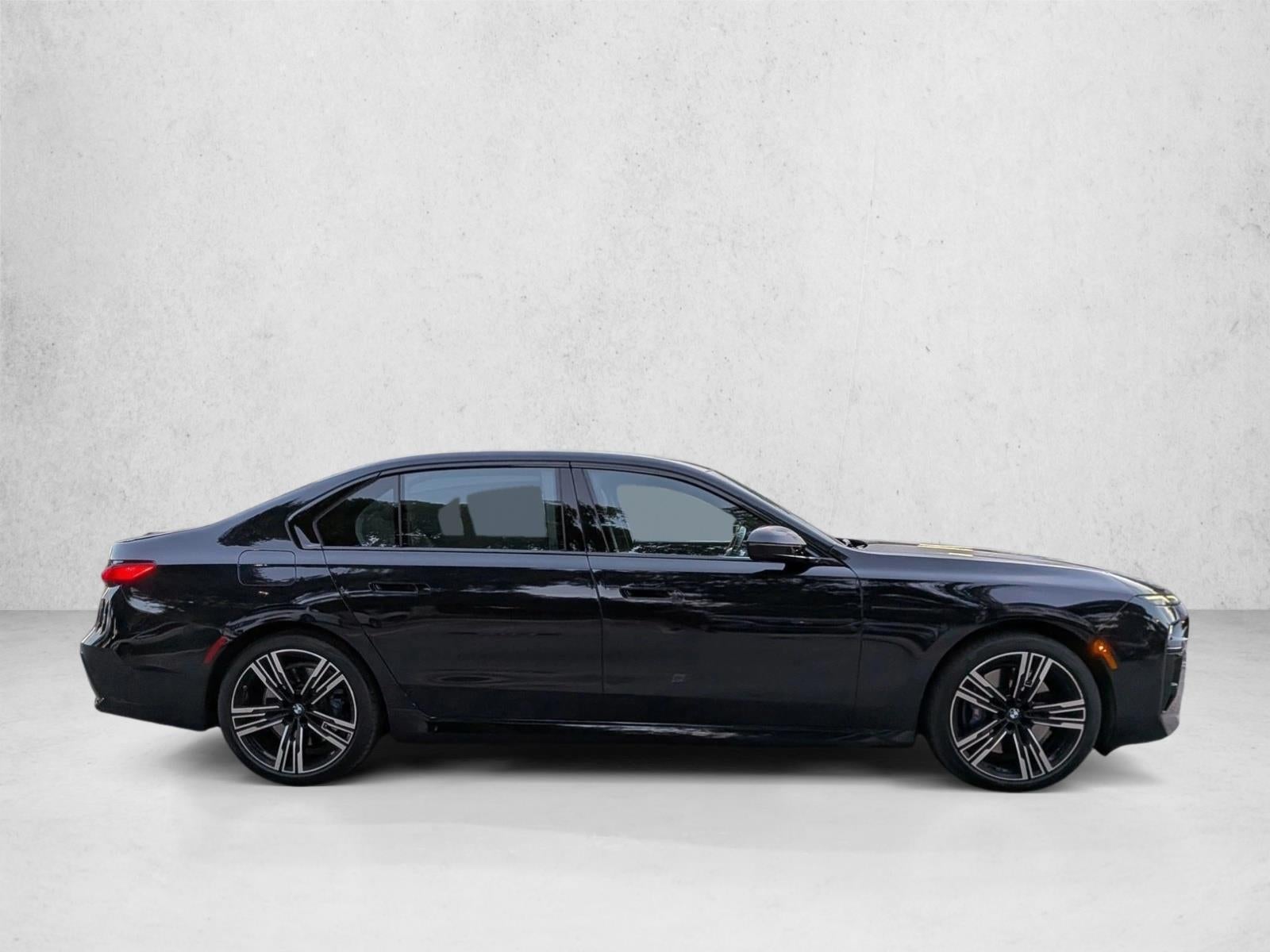 2025 BMW 740i Sedan