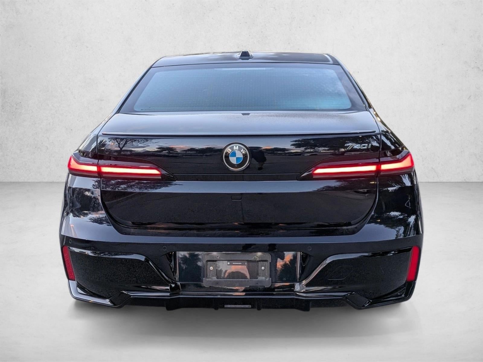 2025 BMW 740i Sedan