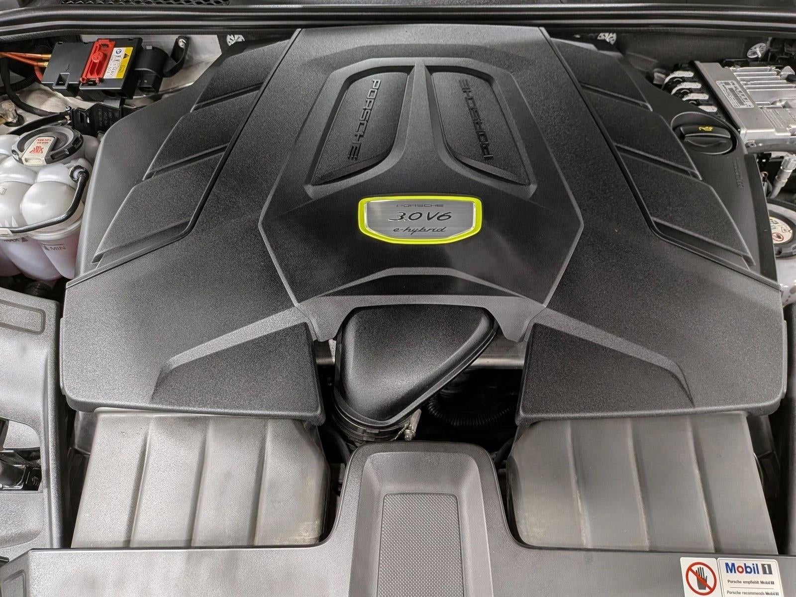 2023 Porsche Cayenne Platinum Edition E-Hybrid AWD