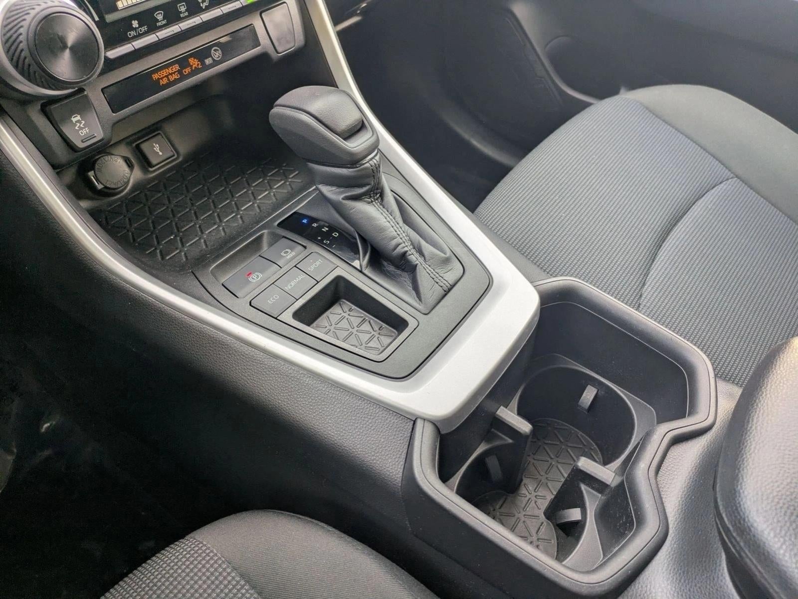 2022 Toyota RAV4 LE FWD (GS)