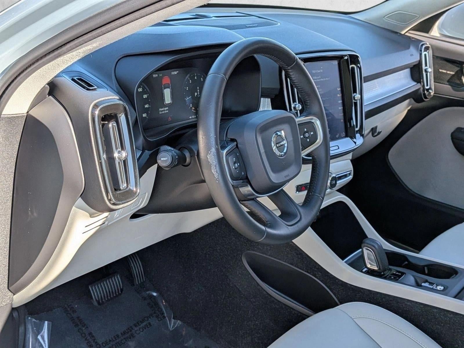 2019 Volvo XC40 T5 AWD Momentum