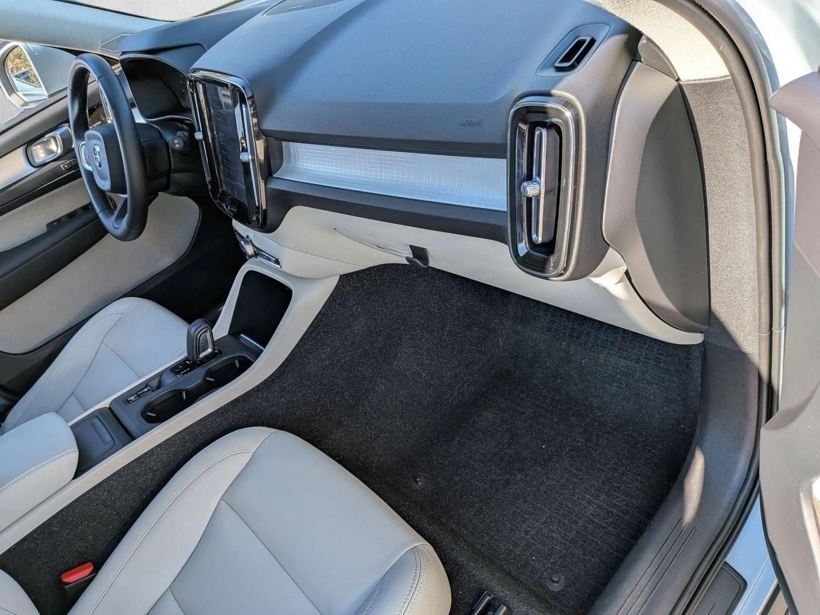 2019 Volvo XC40 T5 AWD Momentum