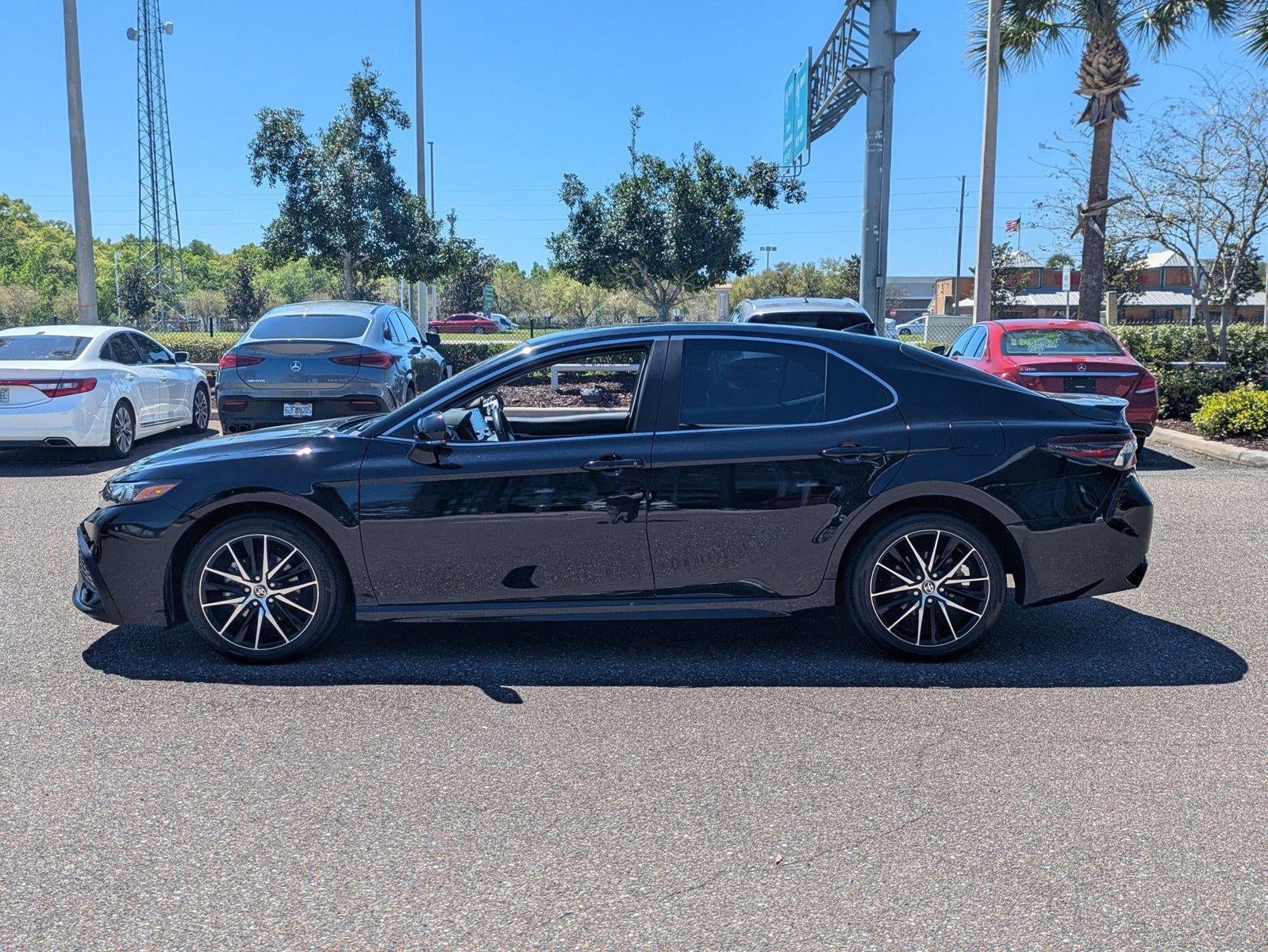 2023 Toyota Camry SE Auto (SE)