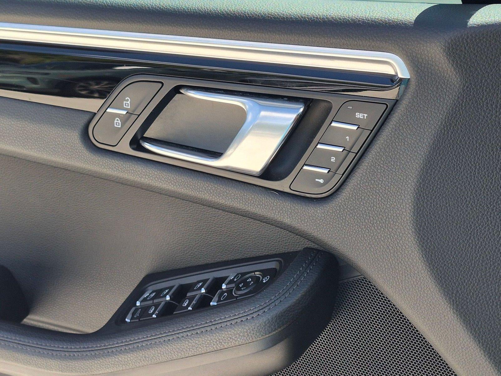 2023 Porsche Macan AWD