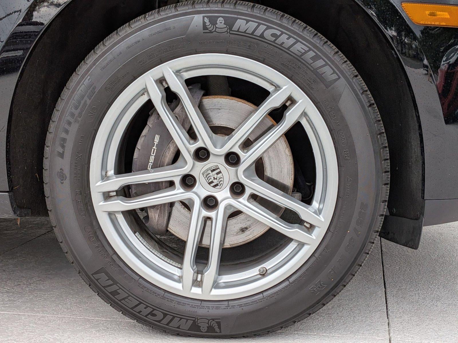 2025 Porsche Macan AWD