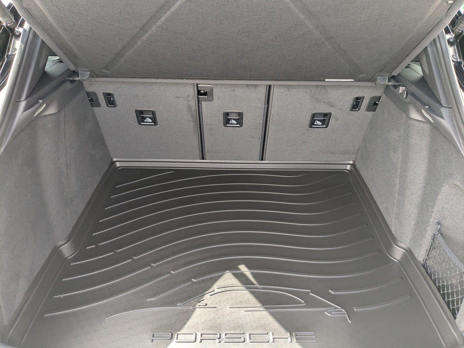 2025 Porsche Macan AWD