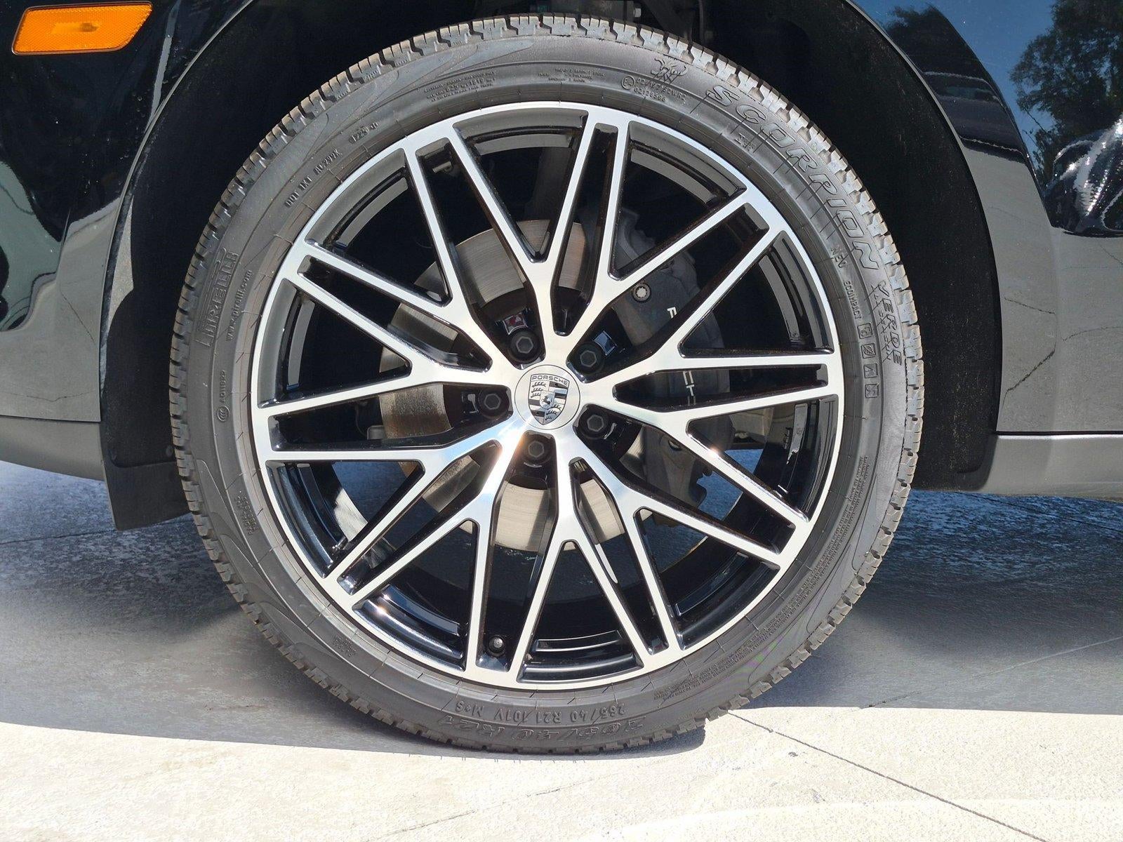 2025 Porsche Macan AWD