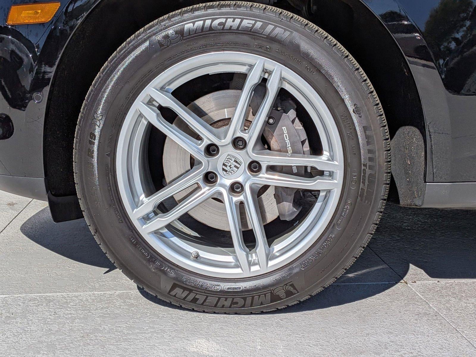 2023 Porsche Macan AWD