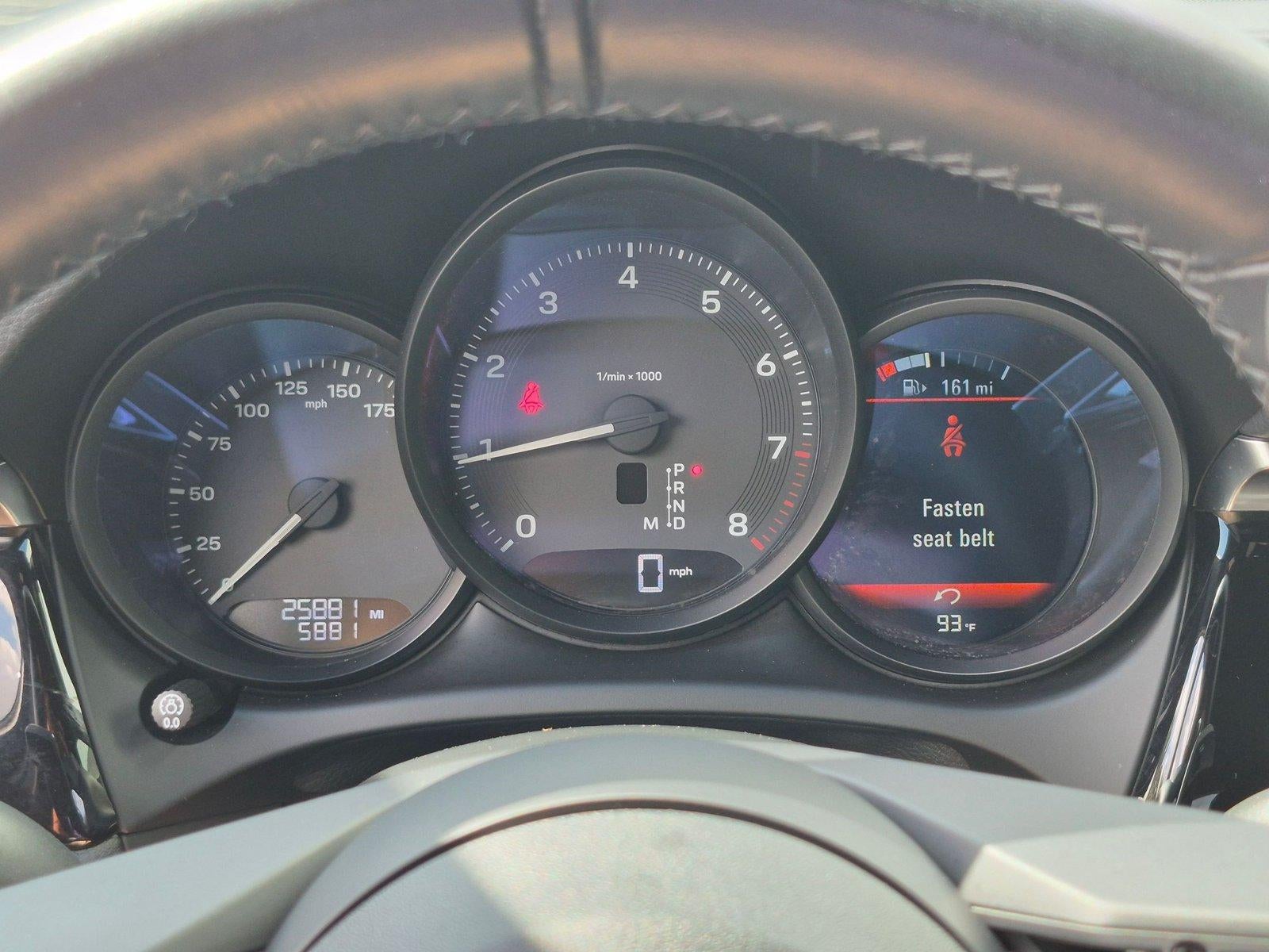 2023 Porsche Macan AWD