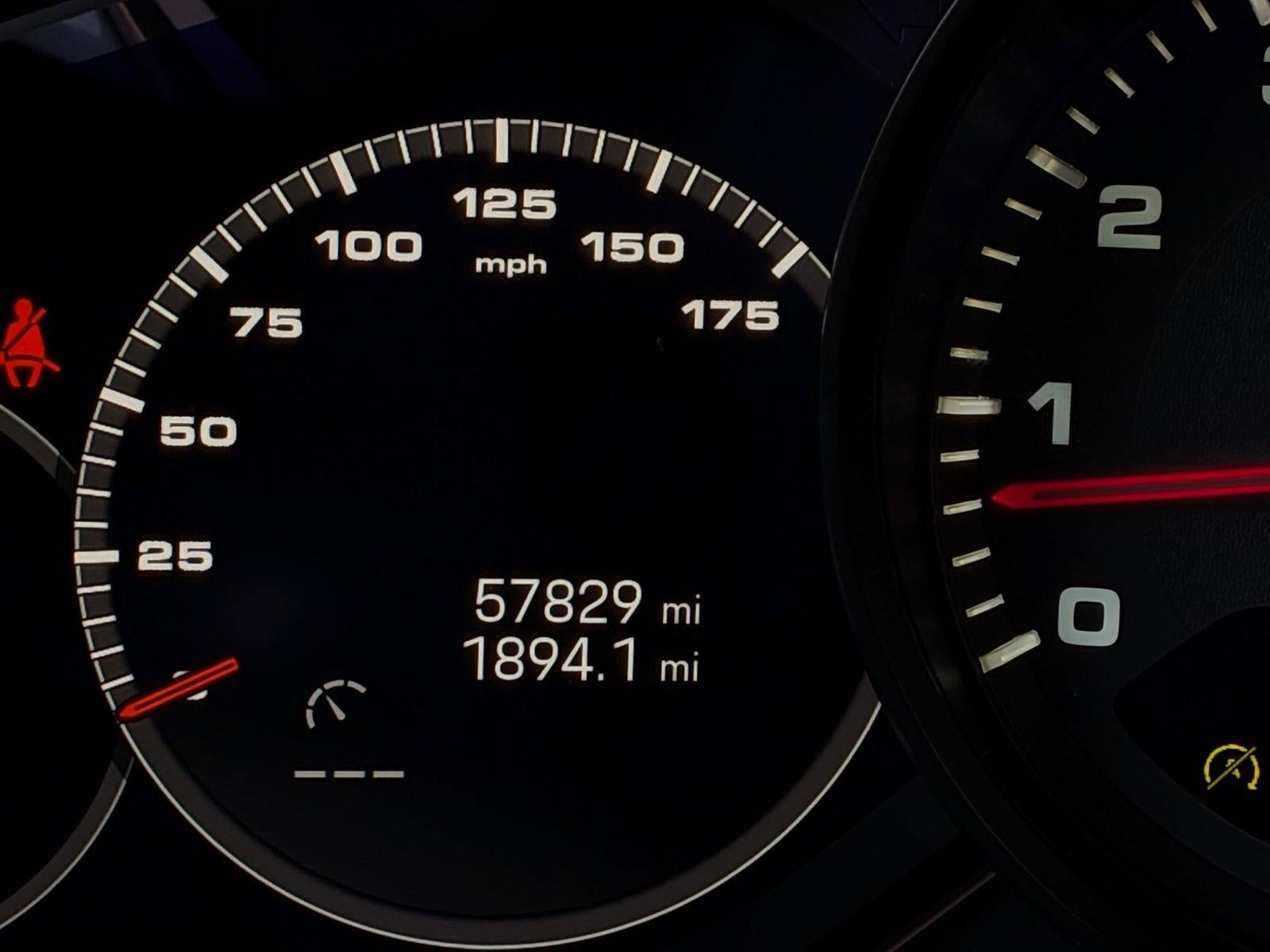 2023 Porsche Cayenne Platinum Edition AWD
