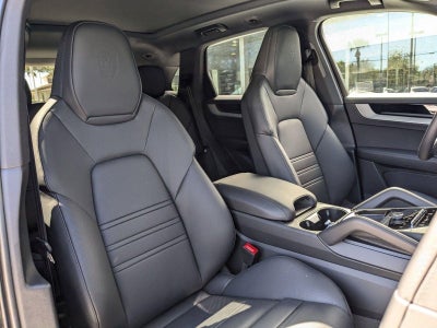2025 Porsche Cayenne AWD
